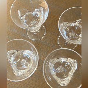 4 Plastic wine glasses